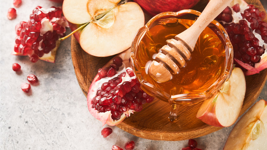 Apples and Honey Foods on a Rosh Hashanah Dinner